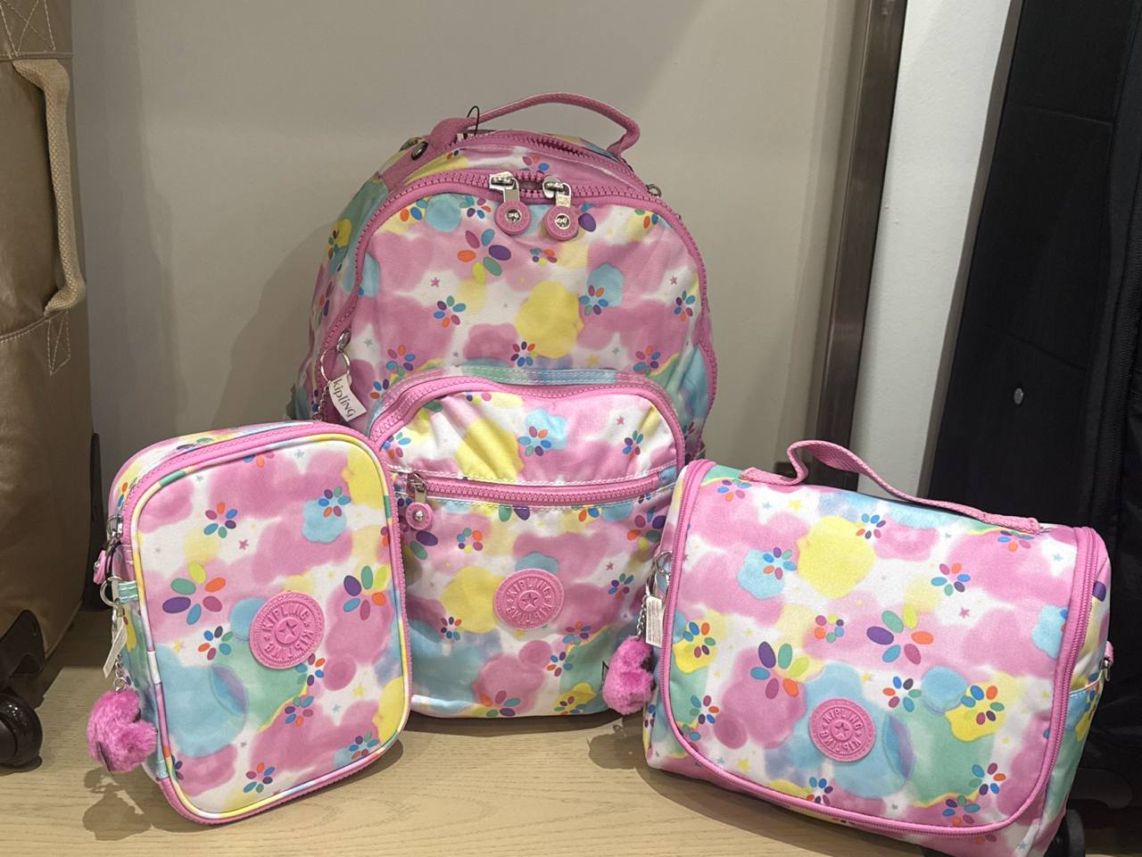 Kit Mochila Seoul M  + Estojo 100 pens + lancheira KICHIROU