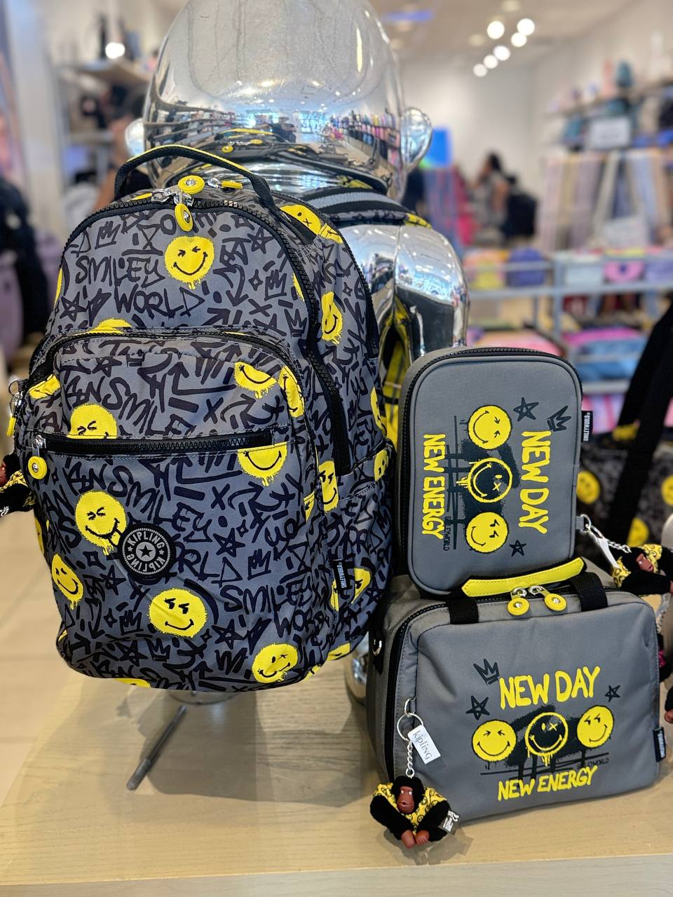 Kit Mochila Seoul XL    + Lancheira MIYO  + Estojo 100 Pens
