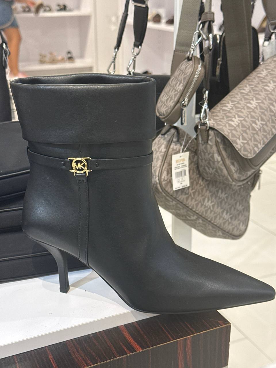 Bota cano baixo   Nalia