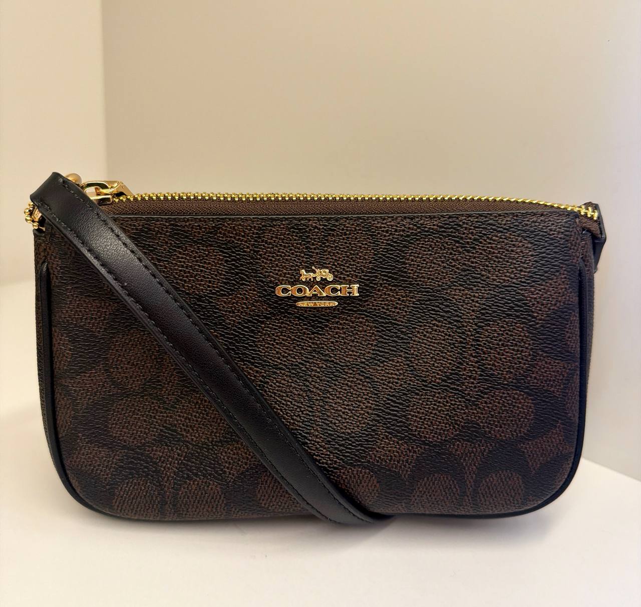Bolsa com alça curta cabe iPhone pro max