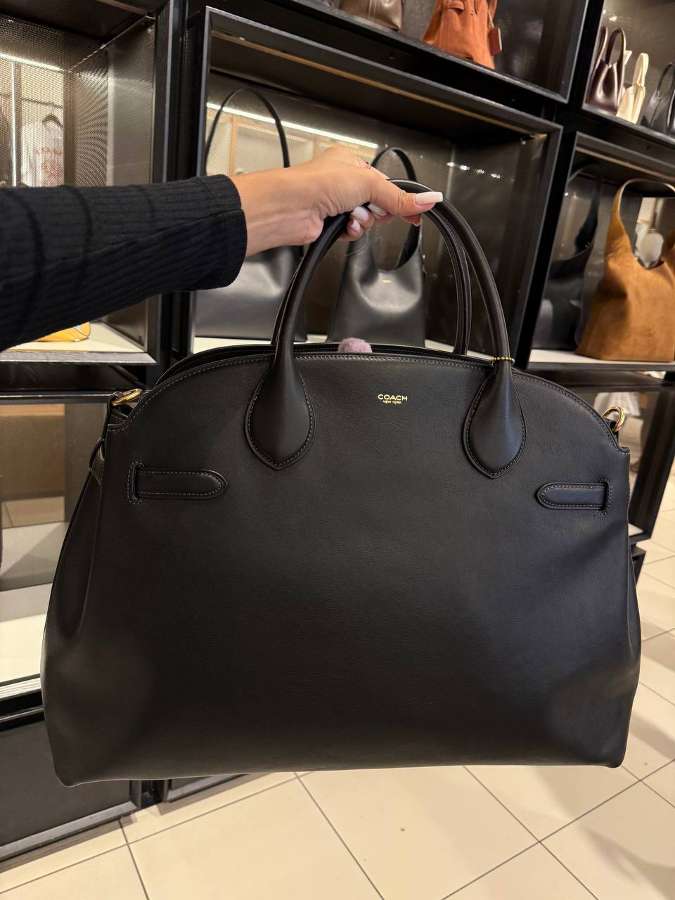 EMPIRE 48 acompanha Dustbag