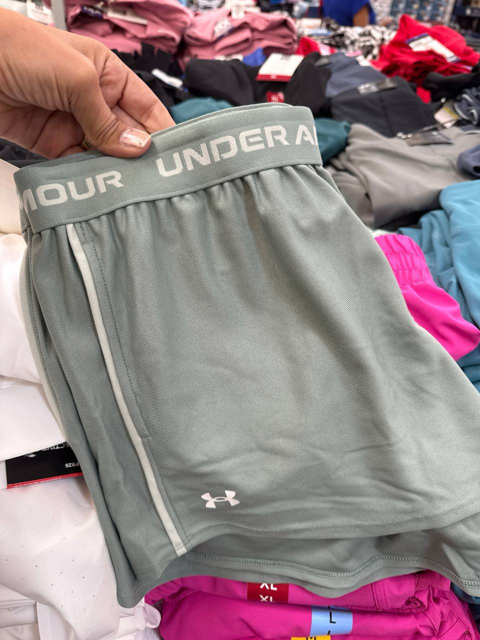  shorts  UNDER ARMOUR