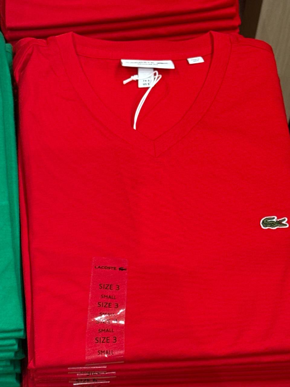 camiseta gola V manga curta regular fit  cor única