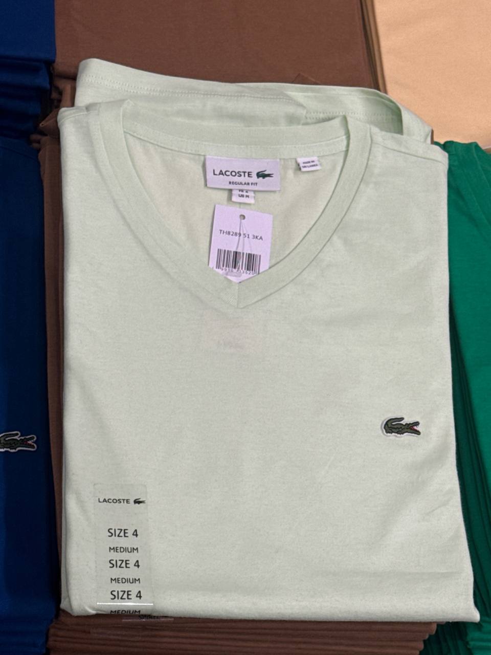 camiseta gola V manga curta regular fit  cor única