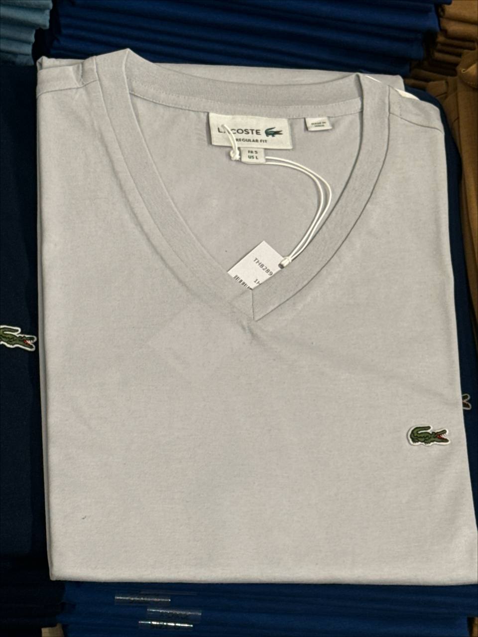 camiseta gola V manga curta regular fit  cor única