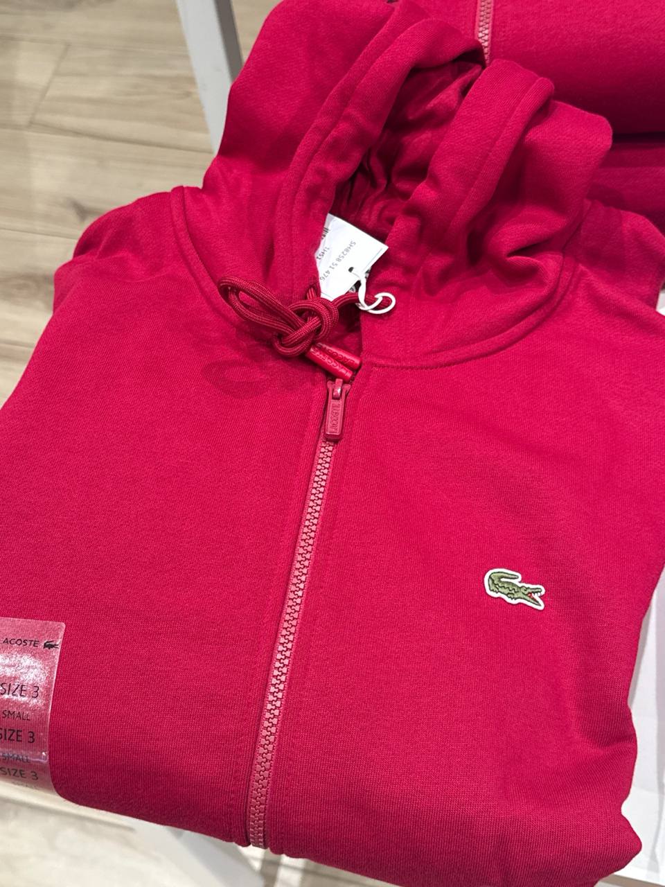 moletom Classic  Fit com fleece, zíper   e capuz
