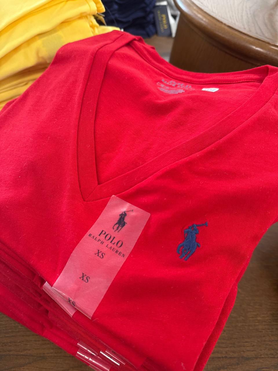 camiseta gola V