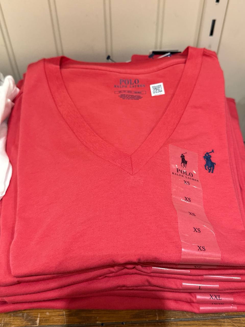 camiseta gola V