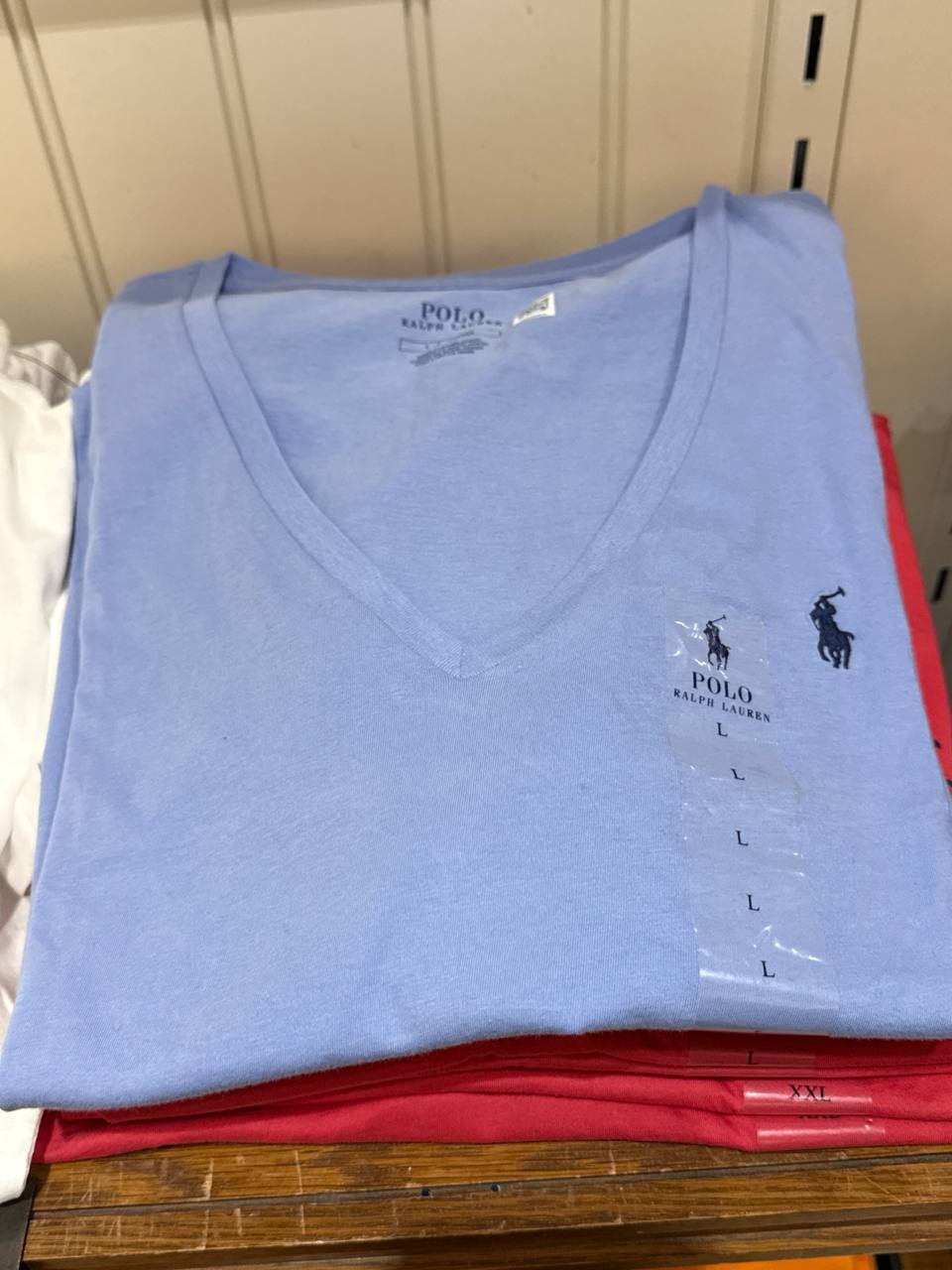 camiseta gola V