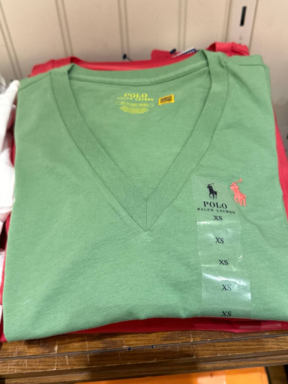 camiseta gola V