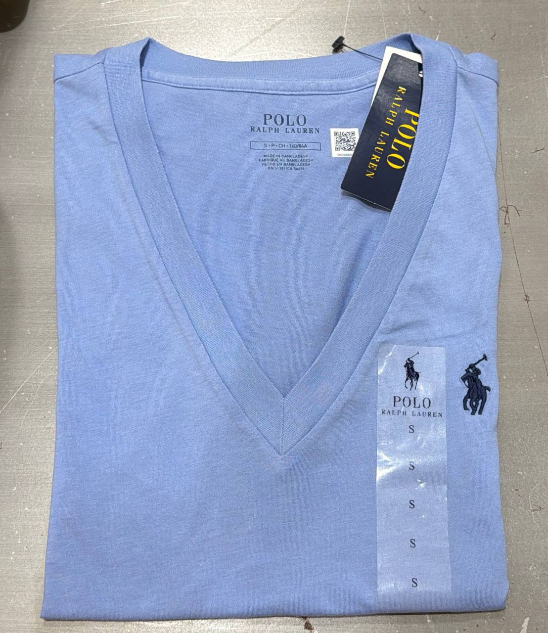 camiseta gola V