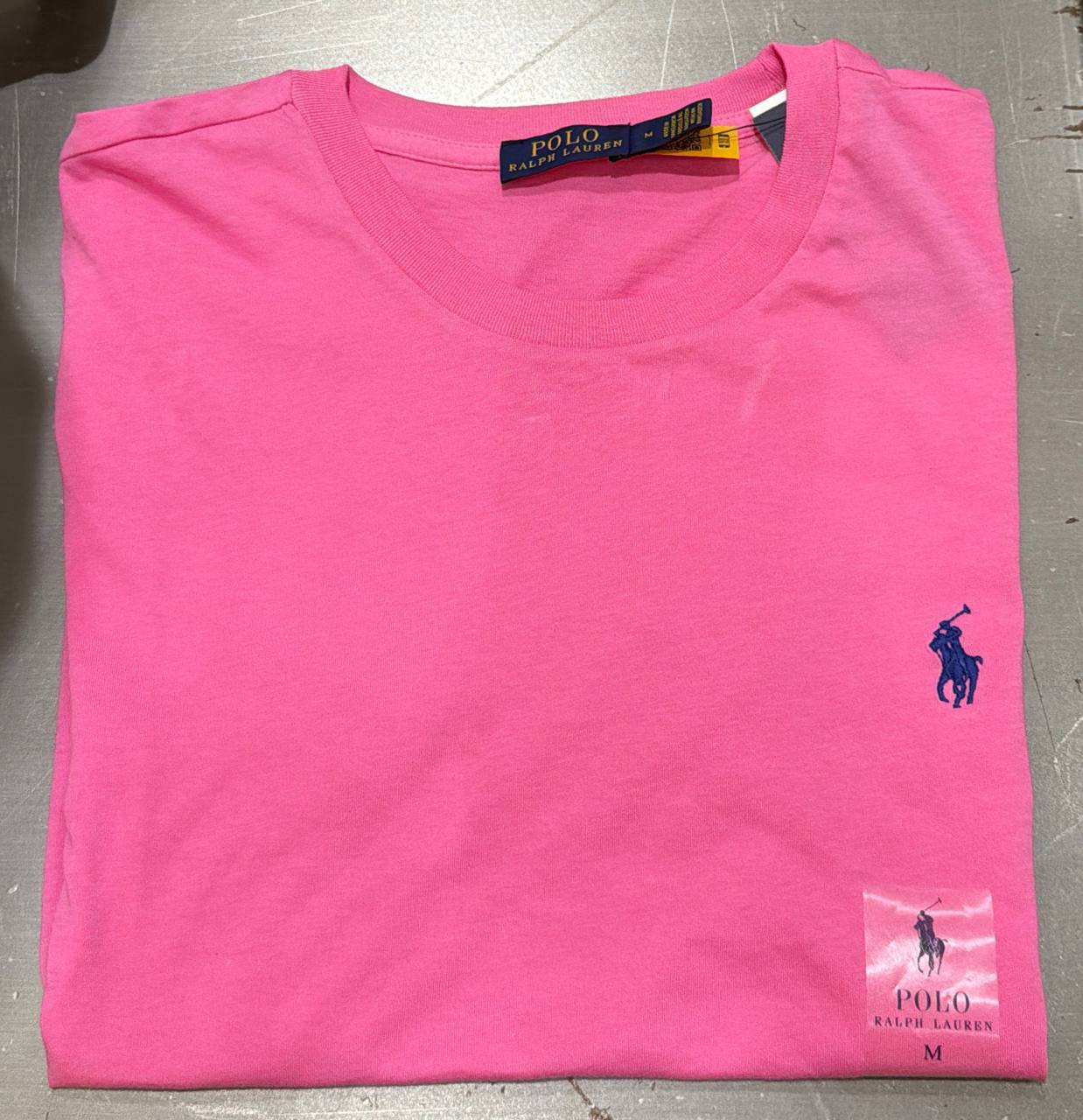 camiseta gola U