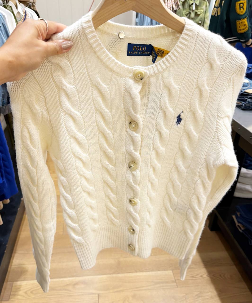 Blusa de linha manga longa e botões