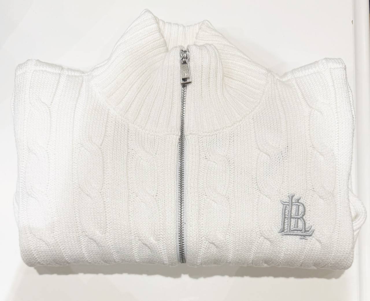 blusa manga longa com bordado  e zíper