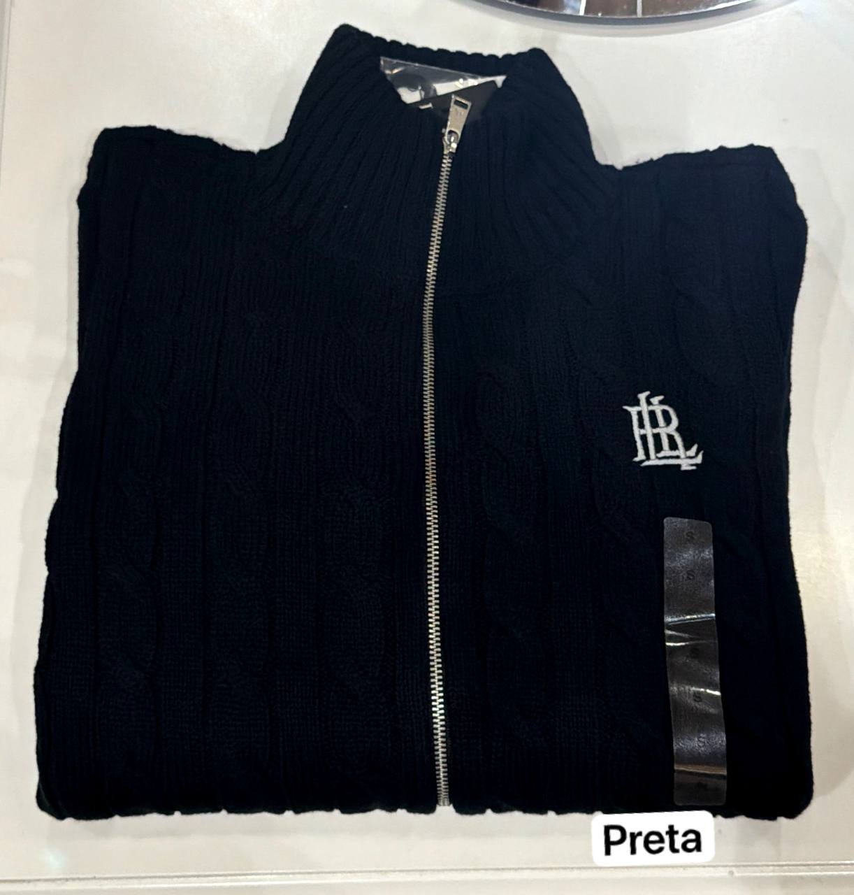 blusa manga longa com bordado  e zíper