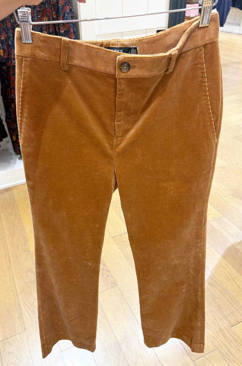 Calça de veludo cotelê e perna de larga