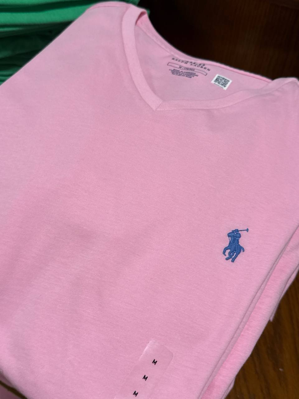camiseta manga curta gola V