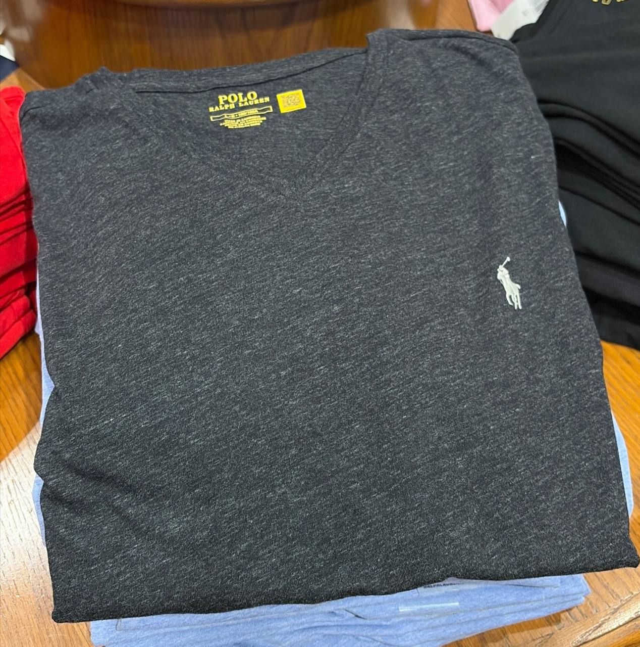 camiseta manga curta gola V