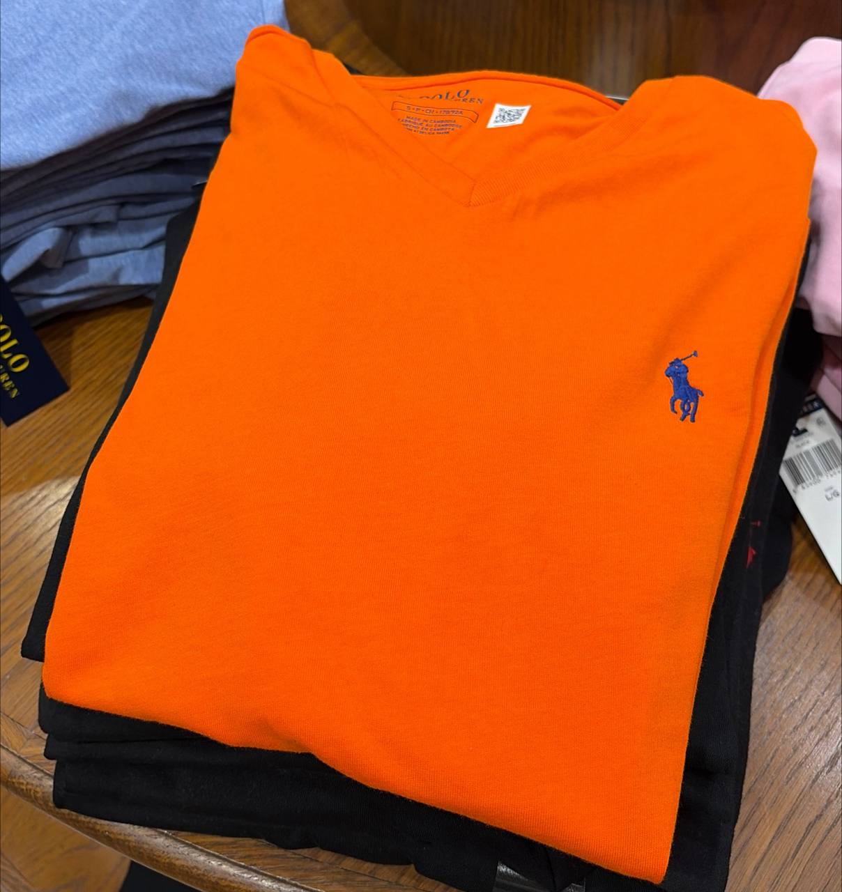 camiseta manga curta gola V