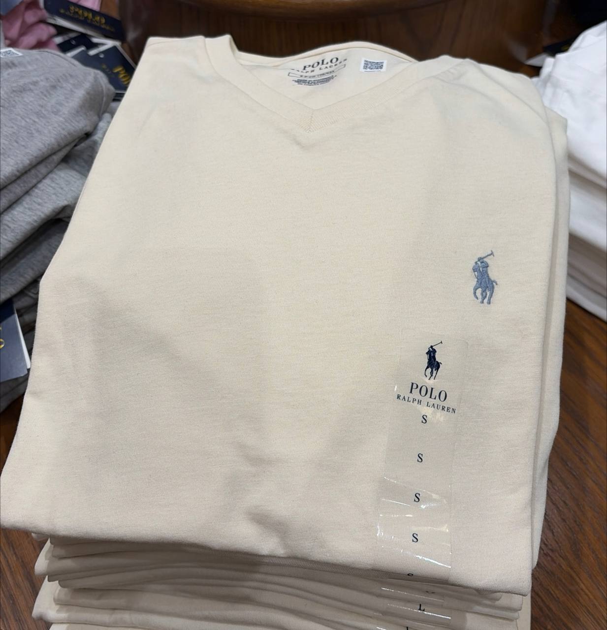 camiseta manga curta gola V