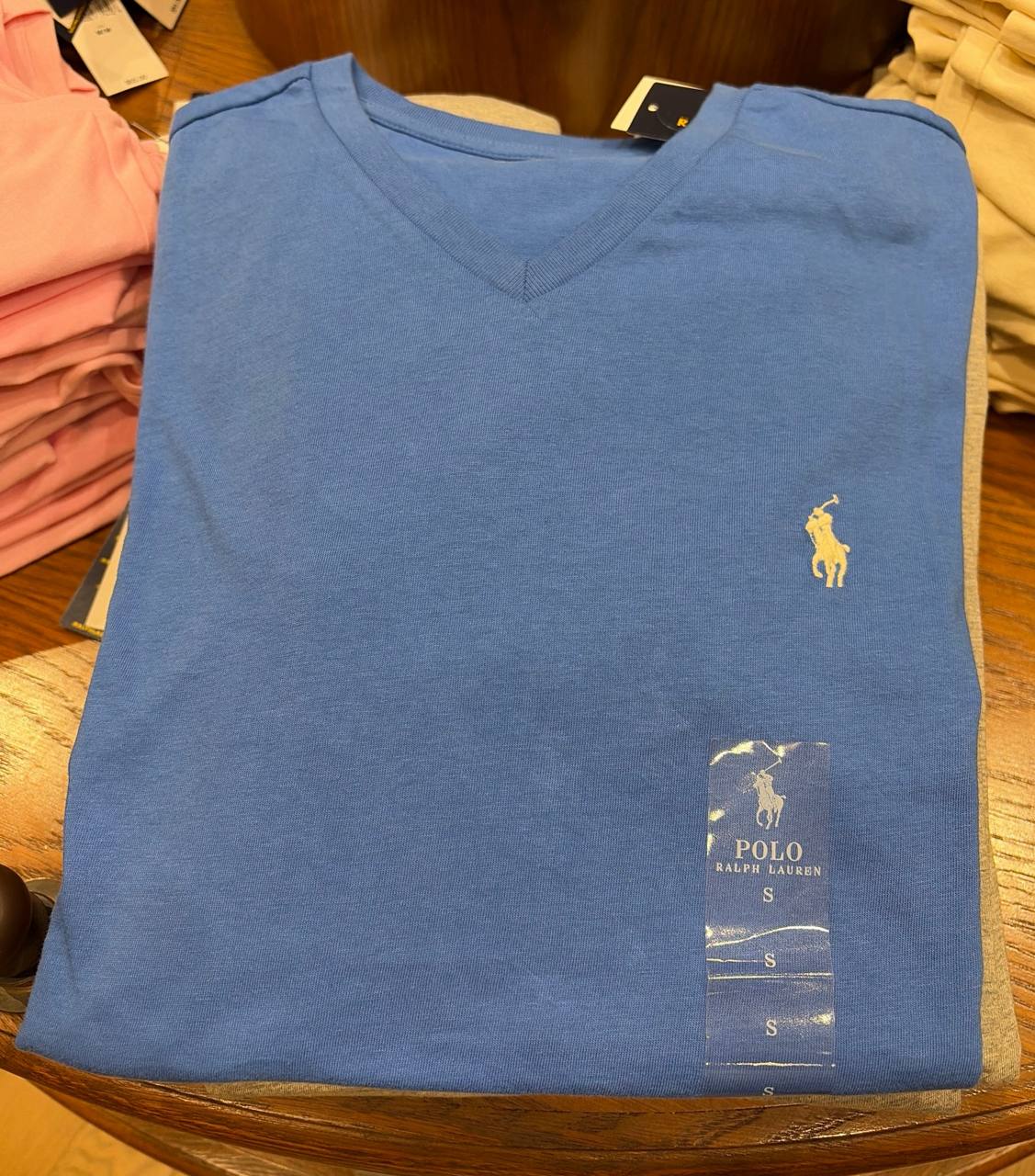 camiseta manga curta gola V