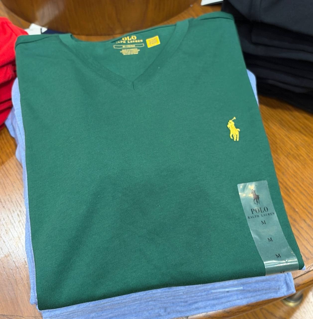 camiseta manga curta gola V