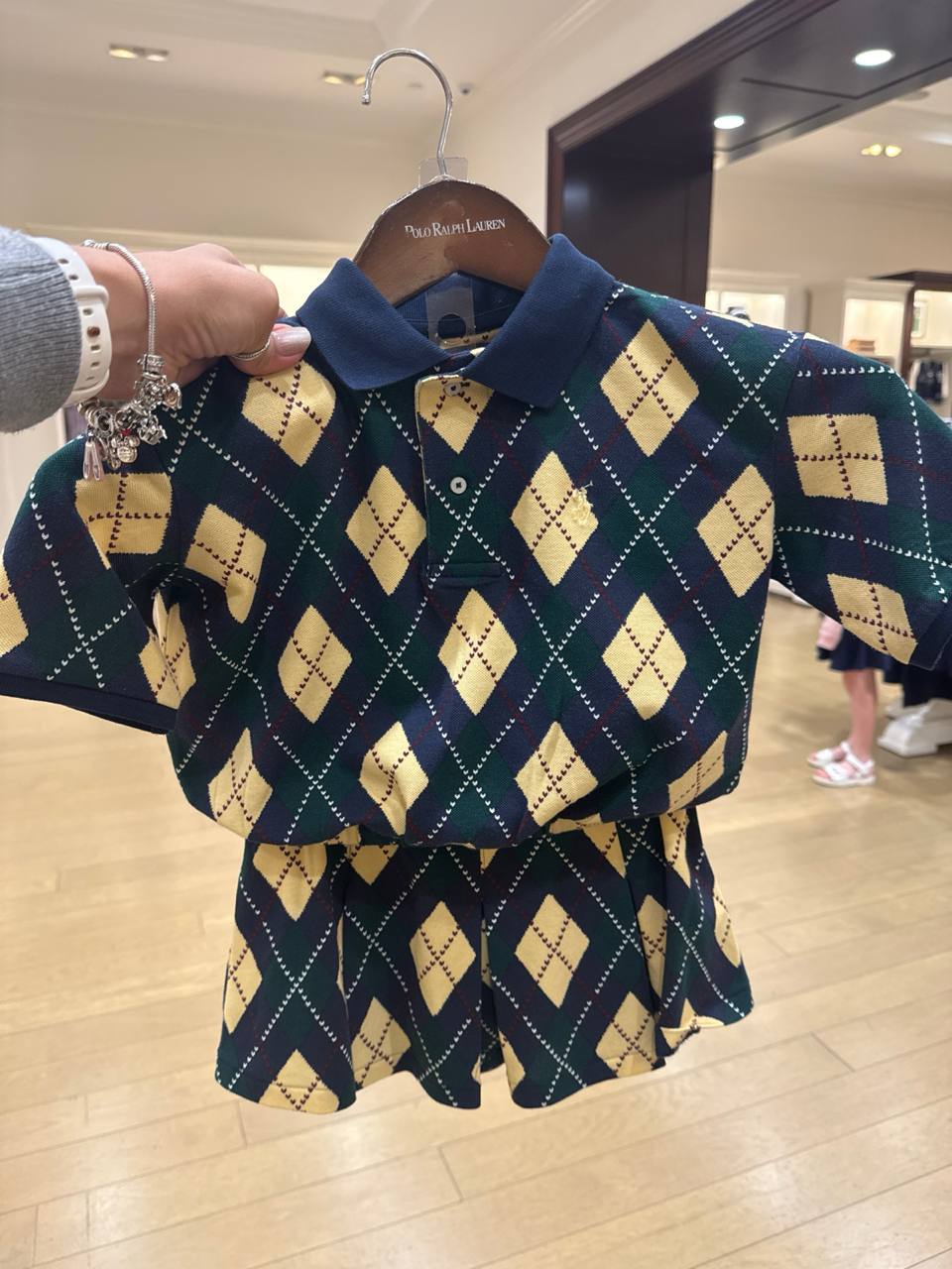conjunto camiseta polo  manga curta  e saia