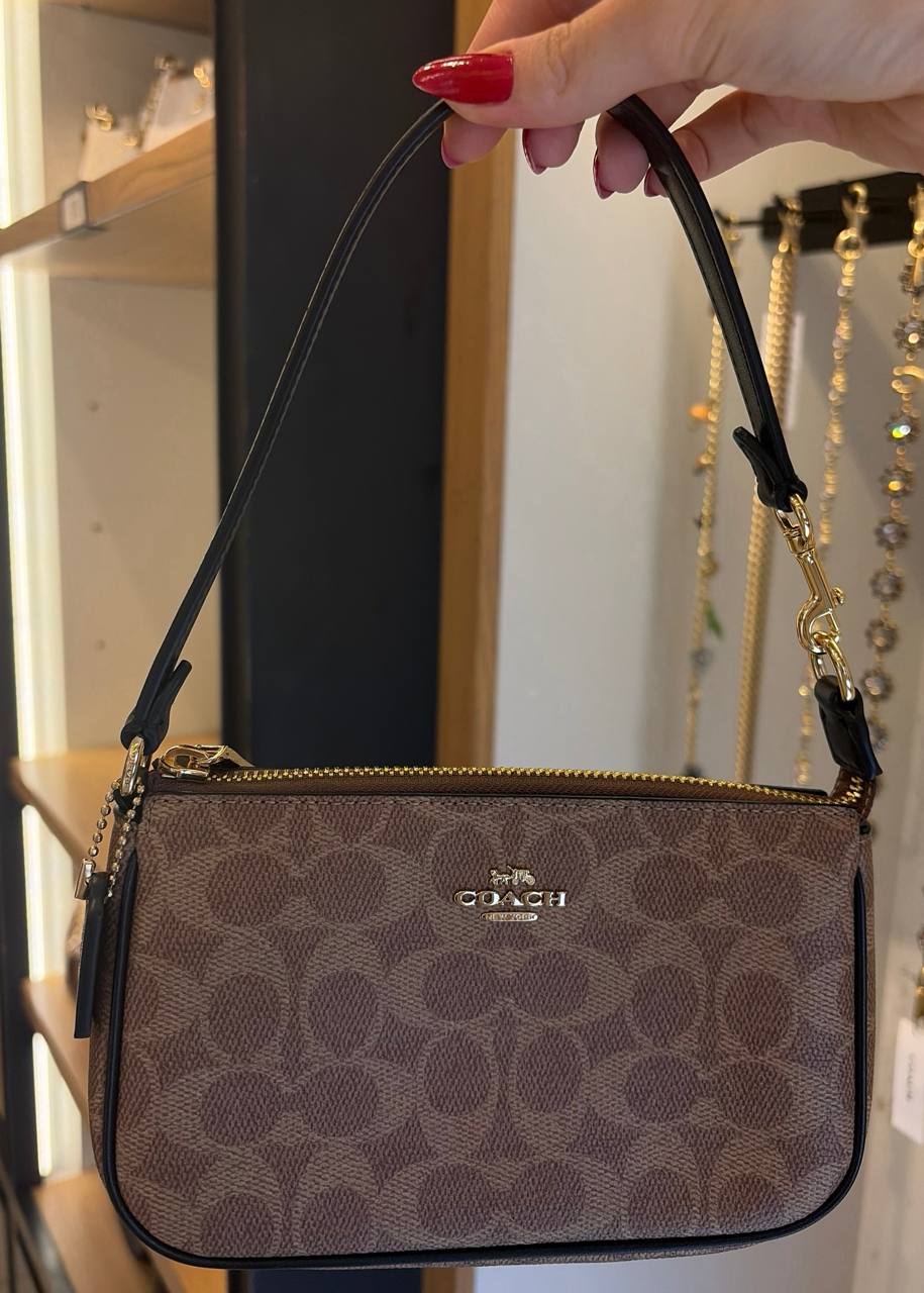 Bolsa com alça curta cabe iPhone pro max