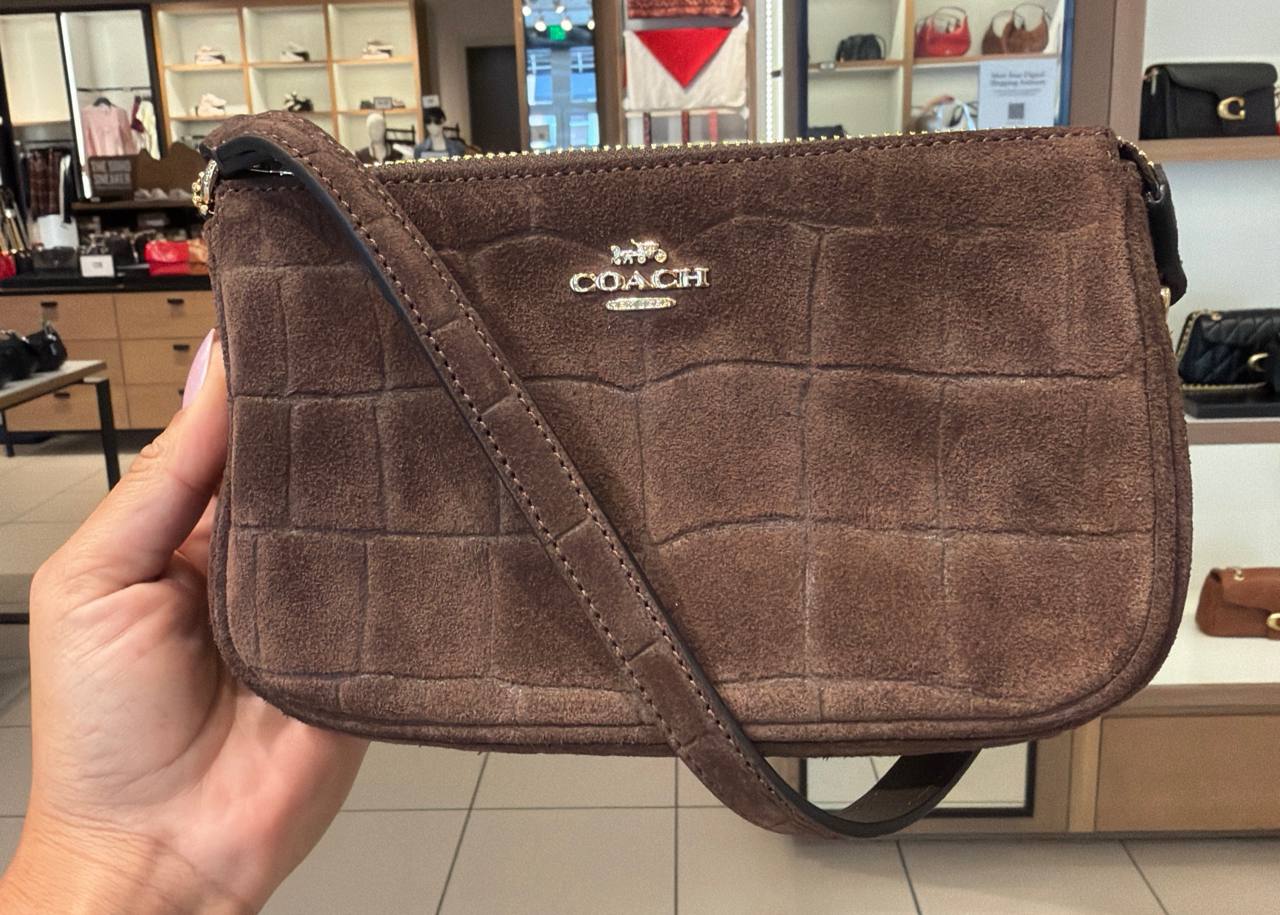 Bolsa com alça curta cabe iPhone pro max