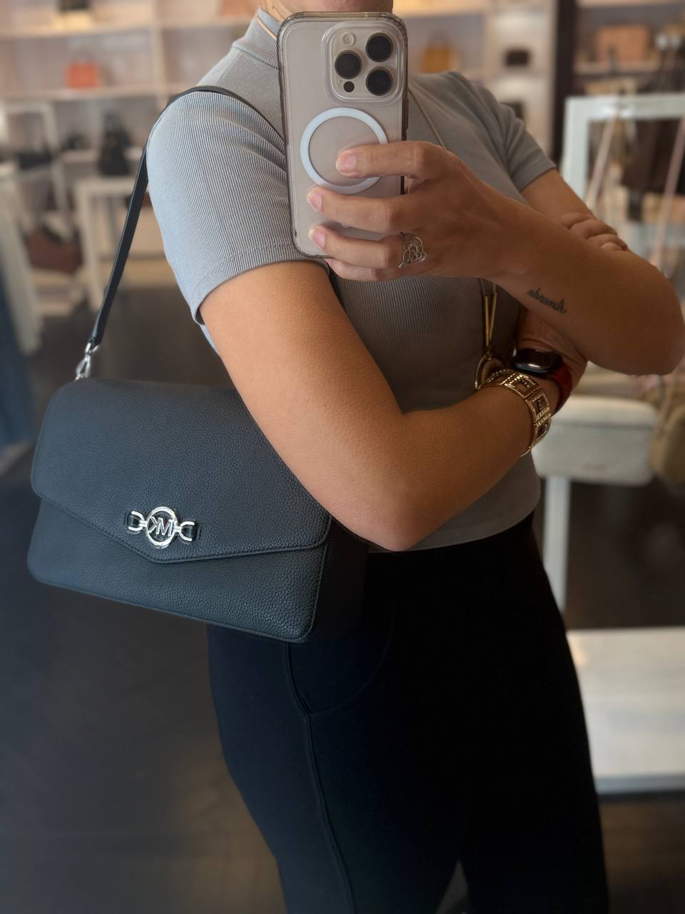 KACEY LG FLAP SHLDR LEATHER com alça crossbody