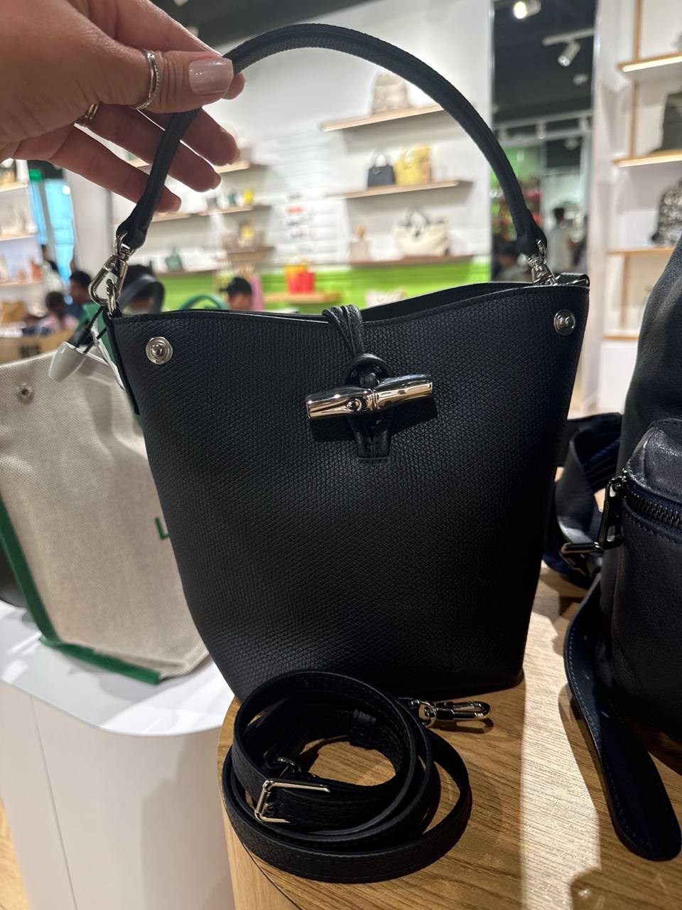 Bolsa Le Roseau XS bucket  com alça crossbody
