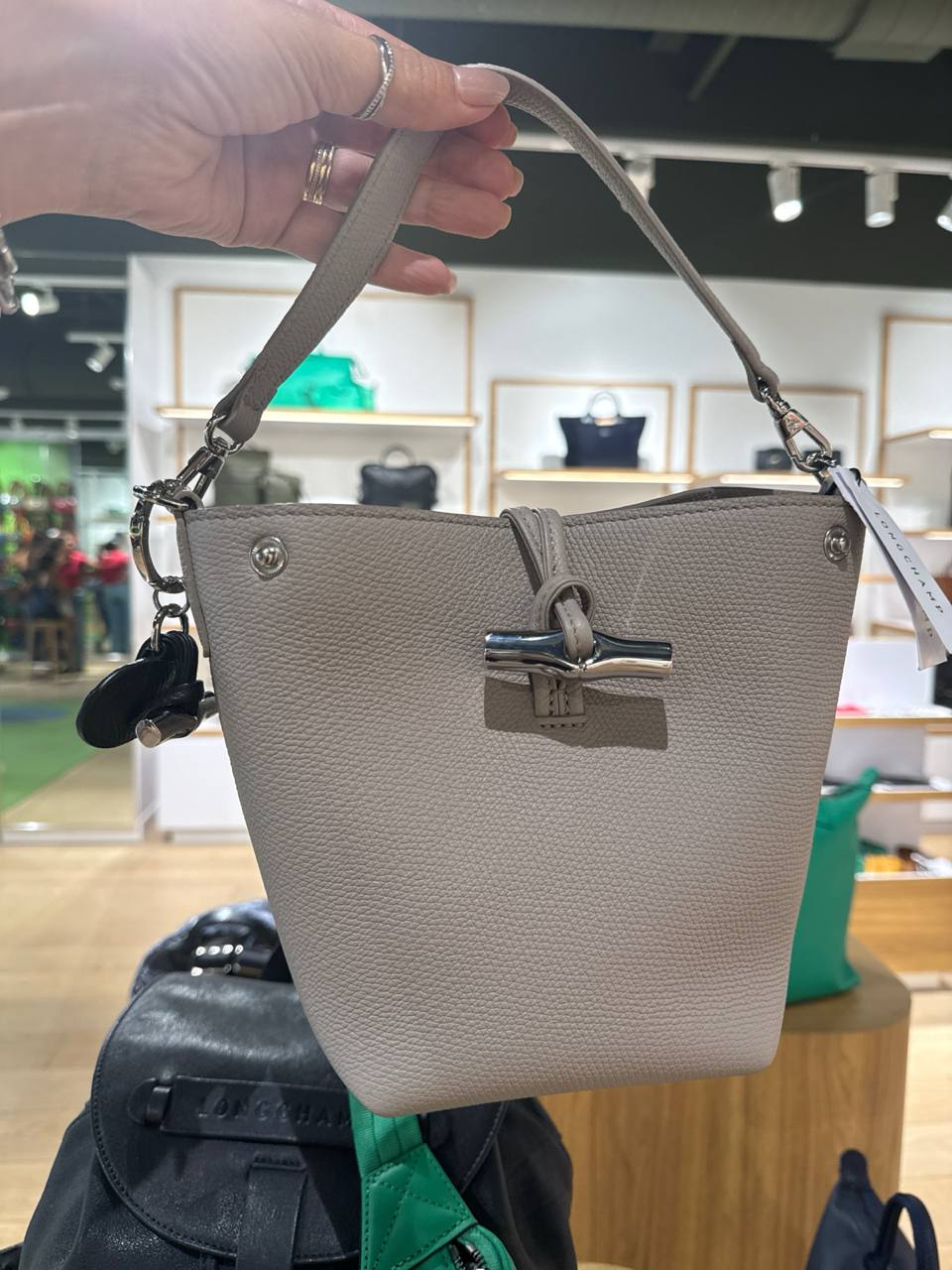 Bolsa Le Roseau XS bucket  com alça crossbody