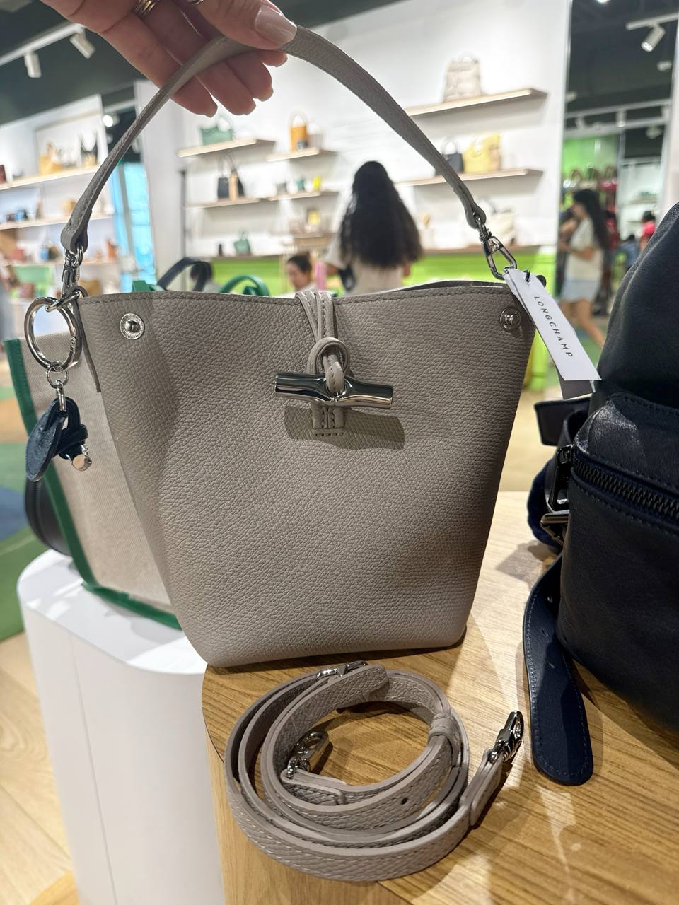 Bolsa Le Roseau XS bucket  com alça crossbody