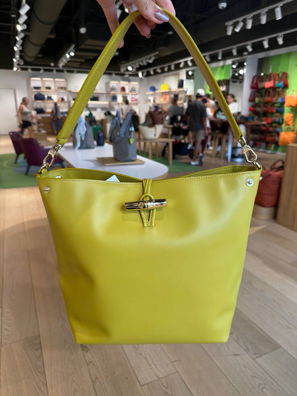 Bolsa Grande Hobo Bag M