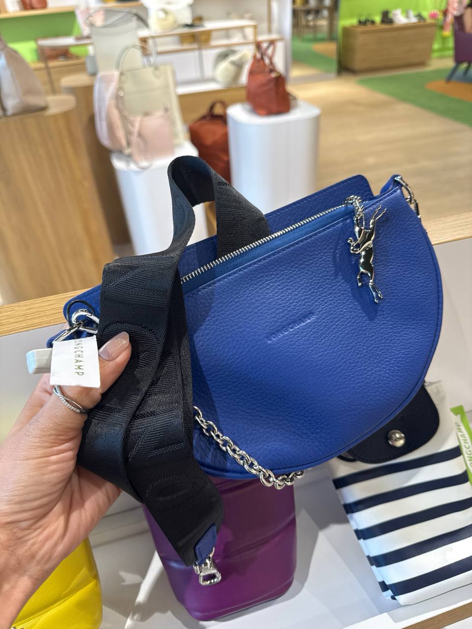 Bolsa pequena crossbody com alça extra