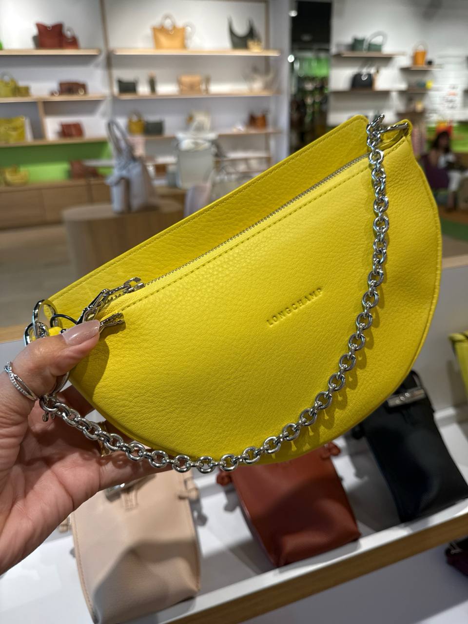 Bolsa pequena crossbody com alça extra