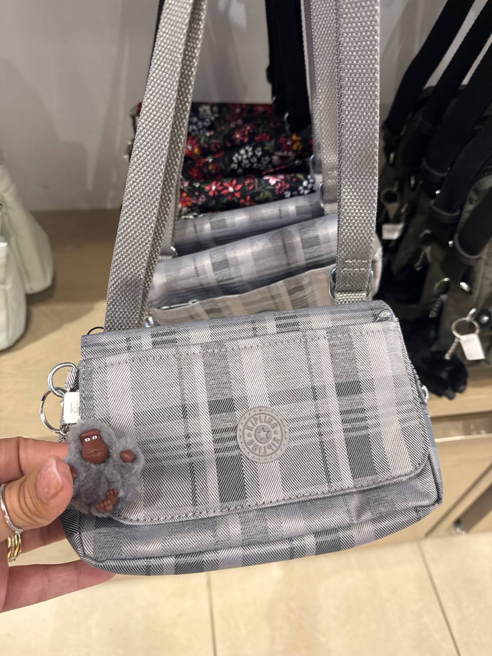 AVERILL BOLSAS