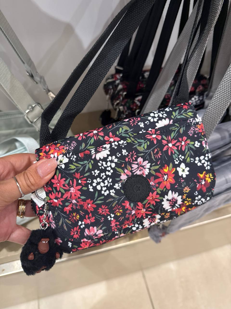 AVERILL BOLSAS