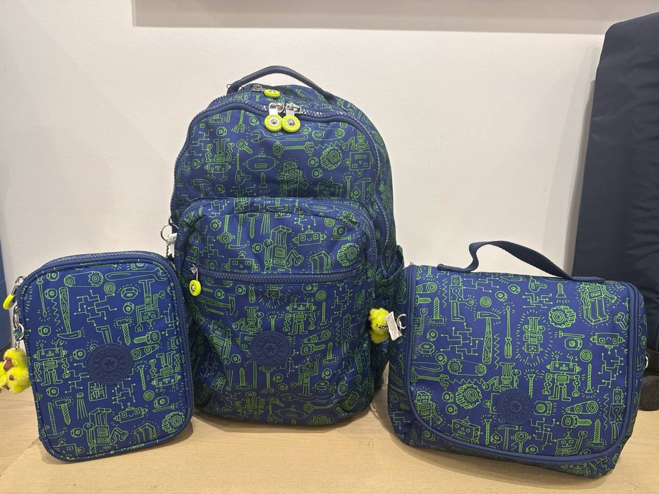 Kit Mochila Seoul M  + Estojo 100 pens + lancheira KICHIROU