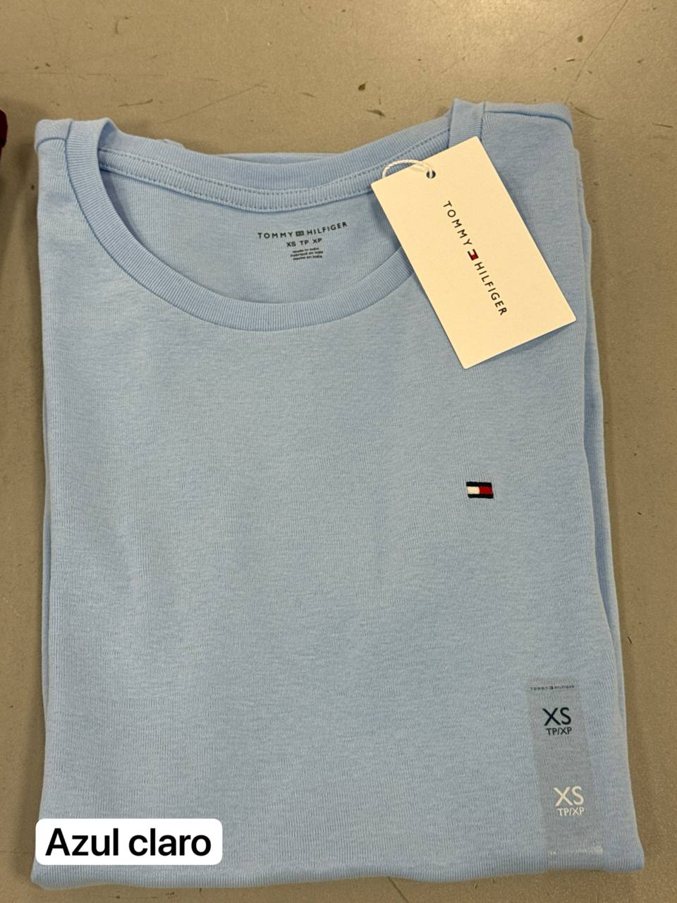 camiseta gola V manga curta