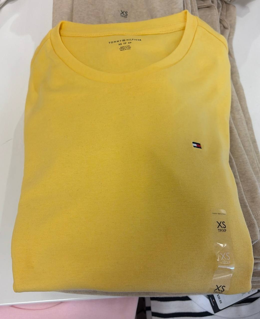 camiseta gola V manga curta