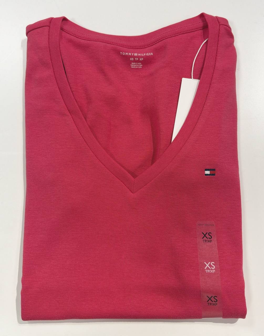 camiseta gola V manga curta