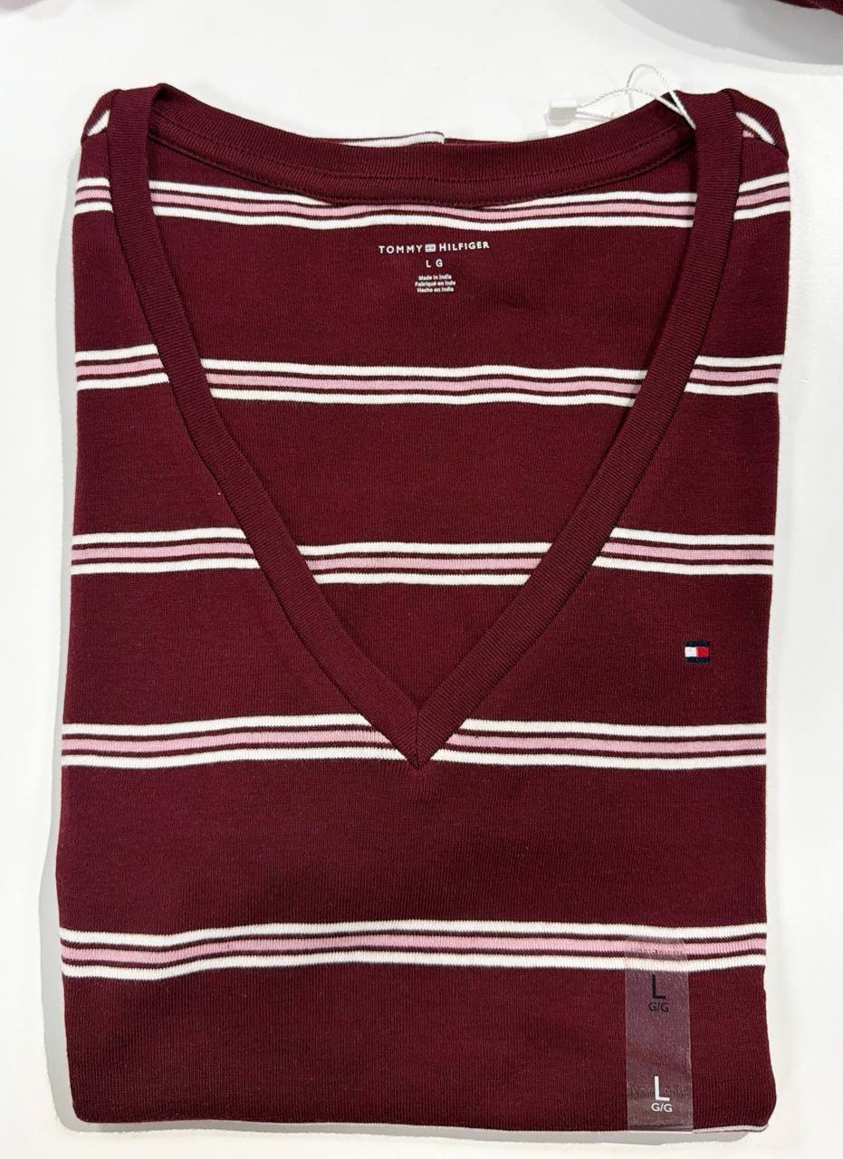 camiseta gola U manga curta