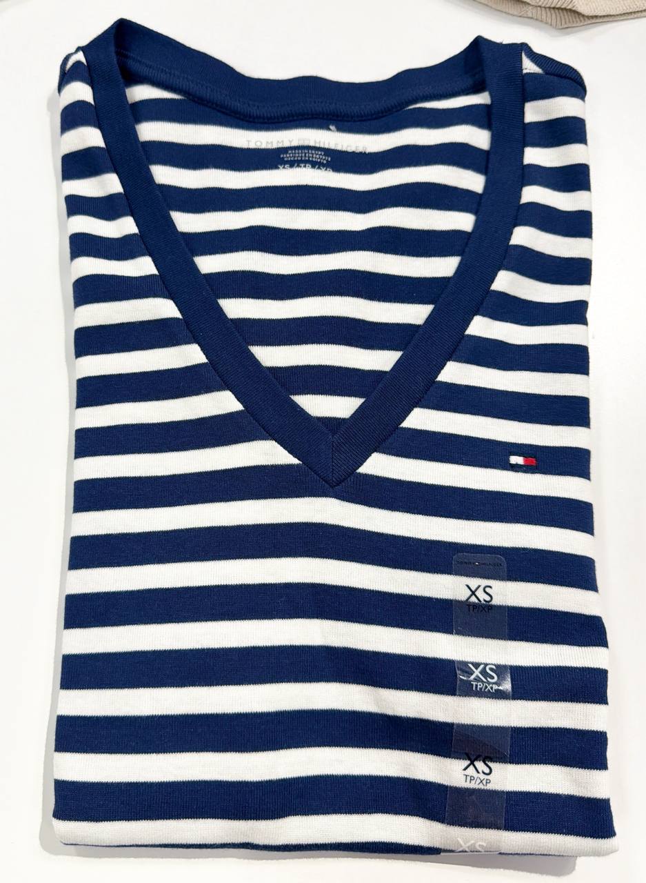 camiseta gola U manga curta