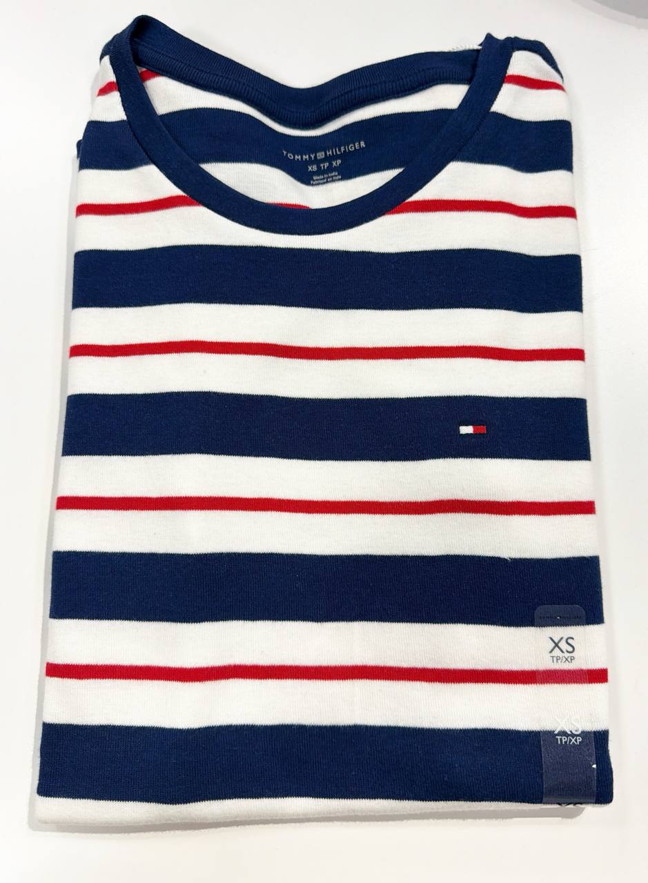 camiseta gola U manga curta
