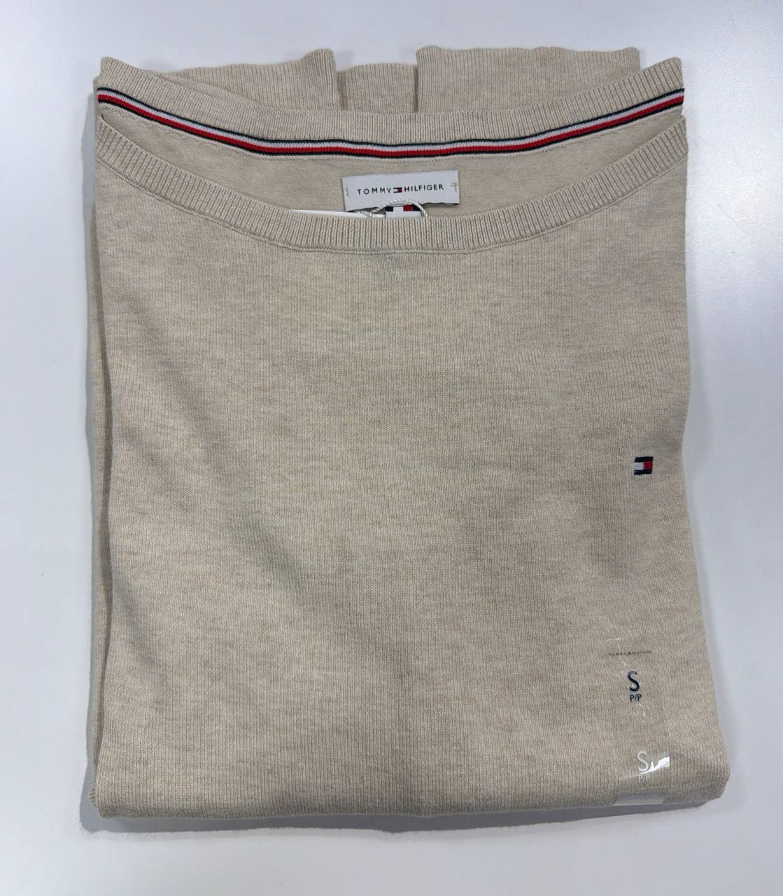 Blusa linha decote canoa manga longa
