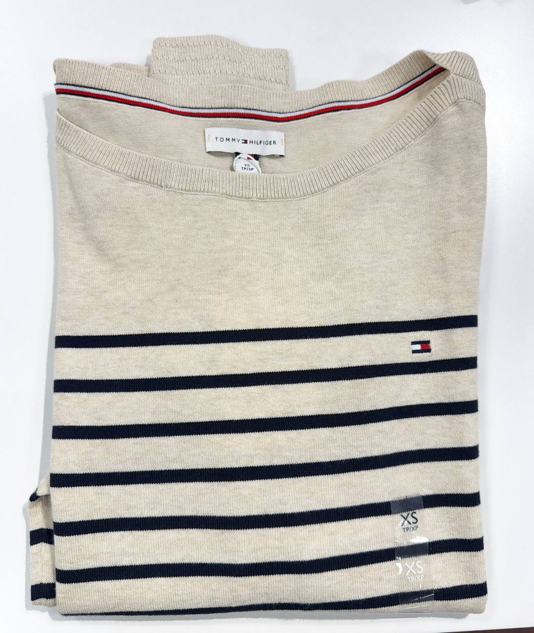 Blusa linha decote canoa manga longa