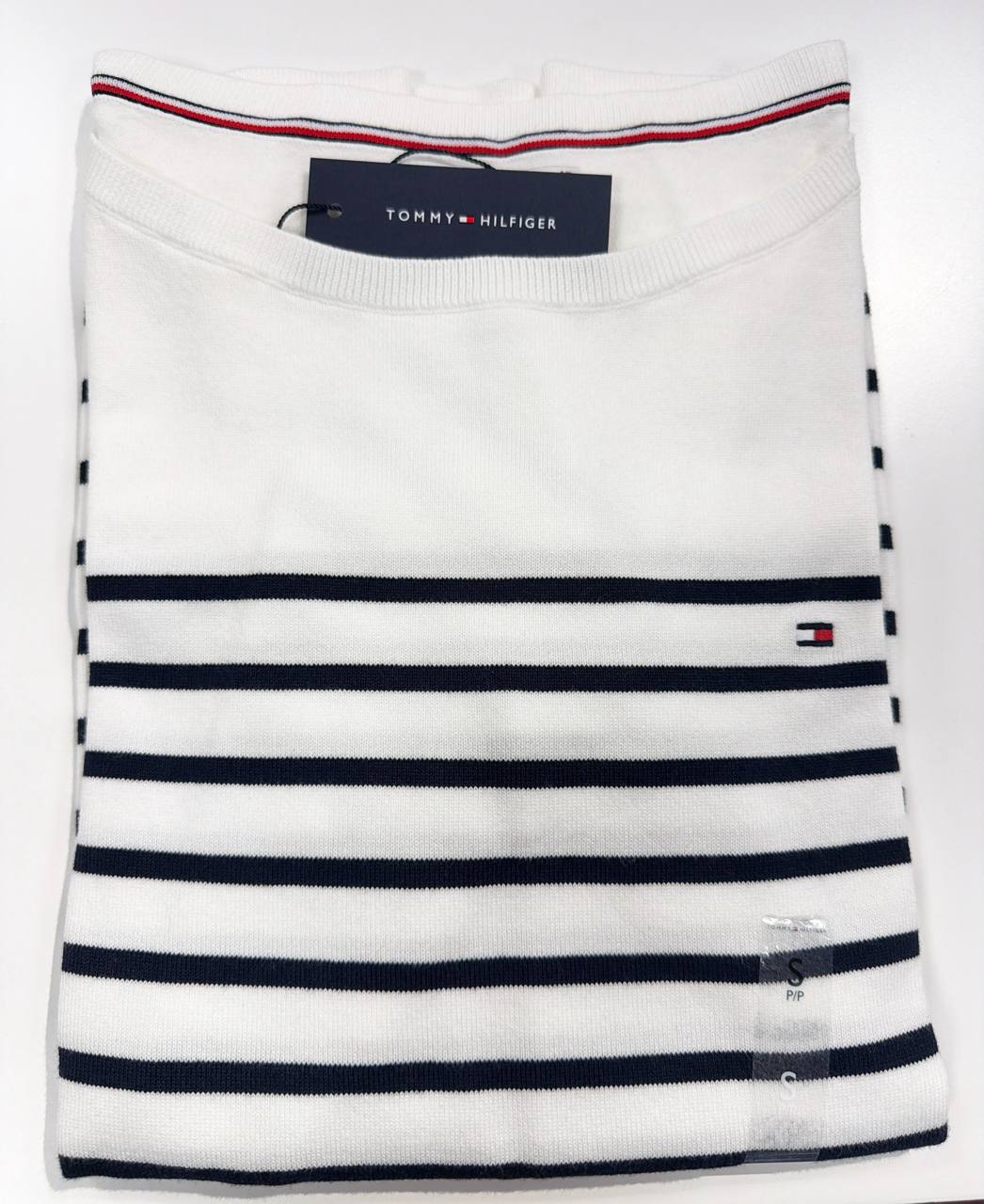 Blusa linha decote canoa manga longa