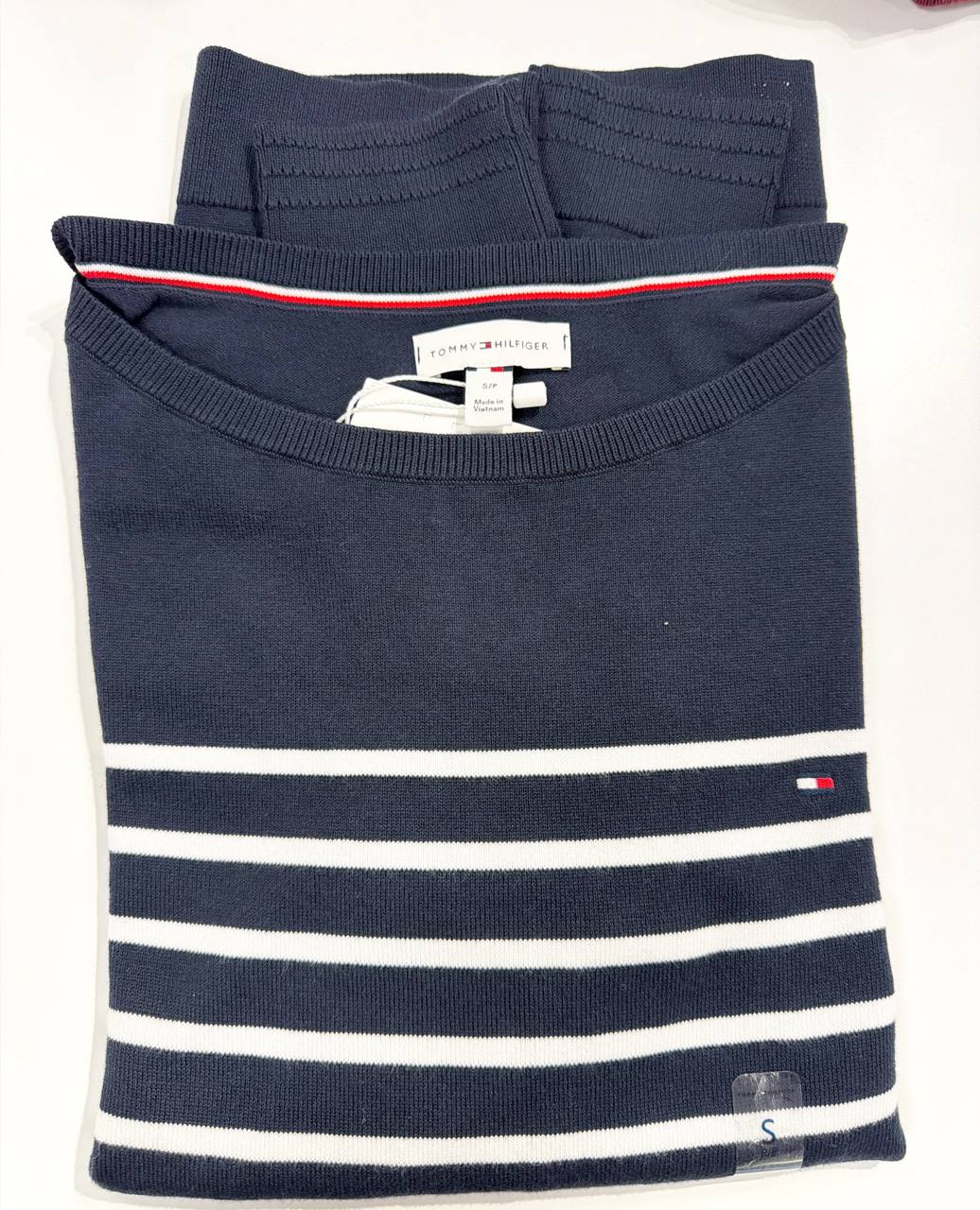 Blusa linha decote canoa manga longa