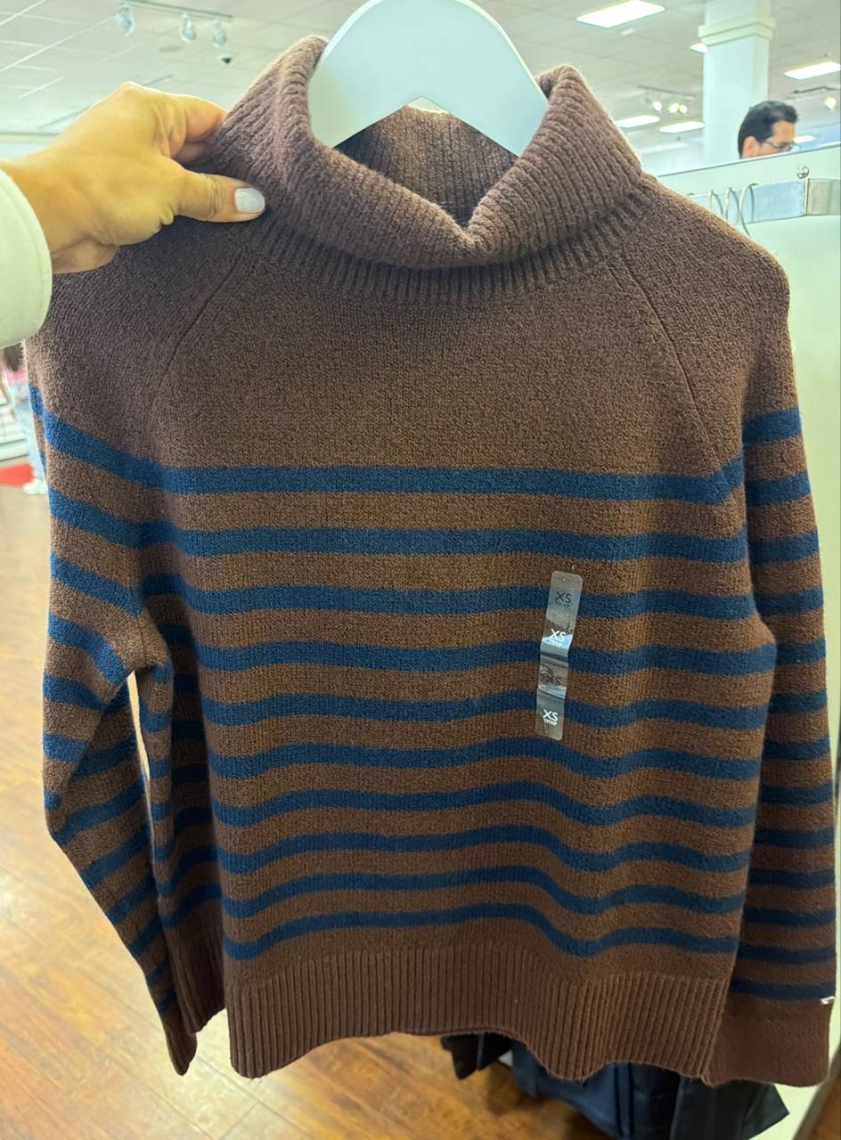 Blusa de linha com gola alta